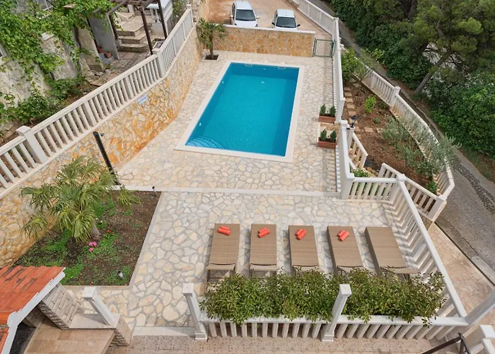 Heavenly Dream House With Pool 3*