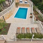 Heavenly Dream House With Pool 3*