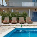 Heavenly Dream House With Pool 3* Stanici