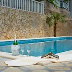 Heavenly Dream House With Pool Gasthof