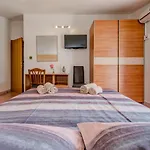 Heavenly Dream House With Pool 3*