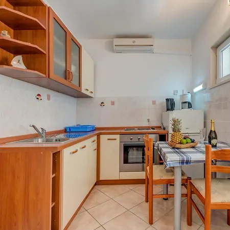 Guest house Heavenly Dream House With Pool Stanici