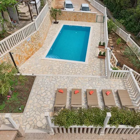 Heavenly Dream House With Pool 3*
