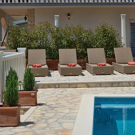 Guest house Heavenly Dream House With Pool *