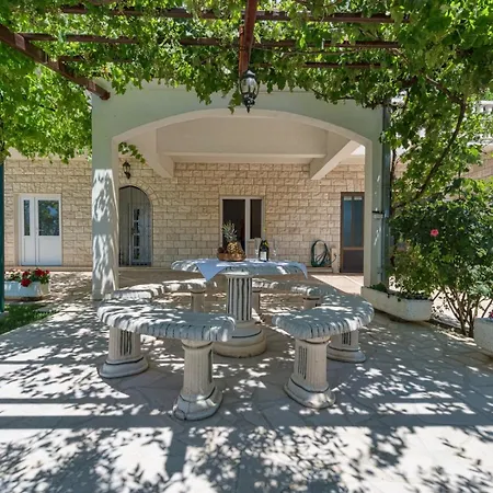 Heavenly Dream House With Pool Stanici