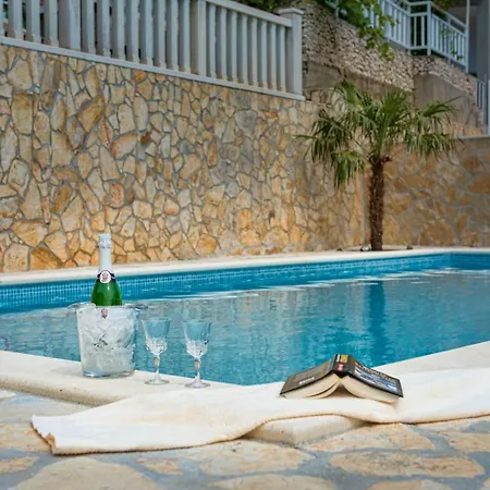 Heavenly Dream House With Pool Guest house