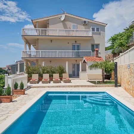Guest house Heavenly Dream House With Pool