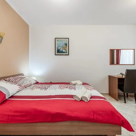 Guest house Heavenly Dream House With Pool Stanici