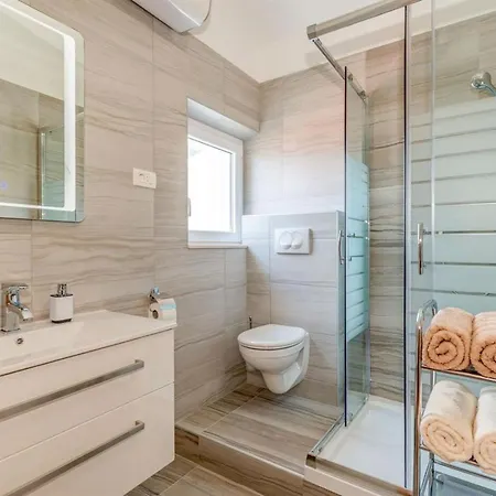 Heavenly Dream House With Pool 3* Stanici